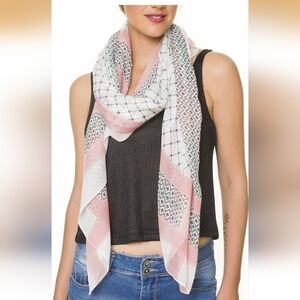 MELIFLUOS Patterned Scarf with Geometric Design